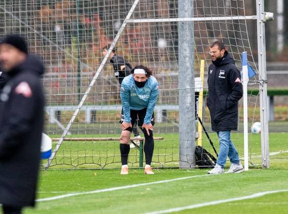 Soccer, Men, Season 2025 26, 2 Bundesliga, Hertha BSC, Training, Fabian Reese Hertha BSC with bandaged right knee, 17 11 2025, Copyright: xSebastianxRäppold MatthiasxKochx