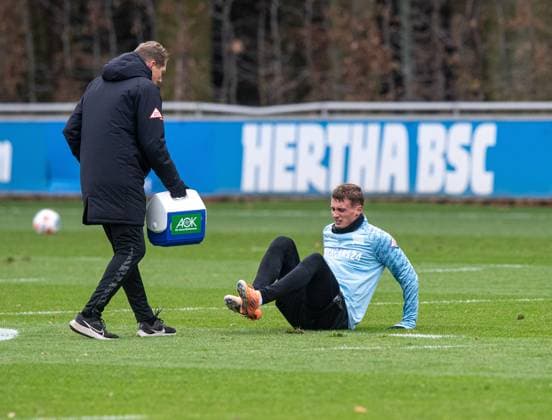 Soccer, Men, Season 2025 26, 2 Bundesliga, Hertha BSC, Training, Michael Cuisance Hertha BSC on the ground, 17 11 2025, Copyright: xSebastianxRäppold MatthiasxKochx
