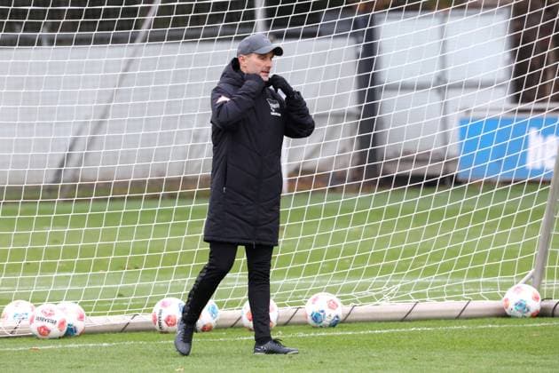 DEU, DFL, 2 FBL Hertha BSC, Training, 17 11 2025, Sportforum, Berlin, DEU, DFL, 2 FBL Hertha BSC, Training, im Bild Cheftrainer Stefan Leitl Hertha BSC Berlin DFL regulations prohibit any use of Photographs as image sequences and or quasi video nordphotoxGmbHx xEngler nph00076