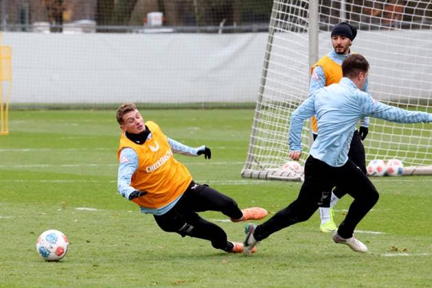 DEU, DFL, 2 FBL Hertha BSC, Training, 17 11 2025, Sportforum, Berlin, DEU, DFL, 2 FBL Hertha BSC, Training, im Bild Michael Cuisance Hertha BSC Berlin 10 , Diego Demme Hertha BSC Berlin 6 DFL regulations prohibit any use of Photographs as image sequences and or quasi video nordphotoxGmbHx xEngler nph00076