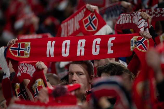 Norway v Estonia - FIFA World Cup, WM, Weltmeisterschaft, Fussball 2026 Qualifier OSLO, NORWAY - NOVEMBER 13: Norway fans celebrate winning the FIFA World Cup 2026 qualifier match between Norway and Estonia at Ullevaal Stadion on November 13, 2025 in Oslo, Norway. Oslo Norway Copyright: xVisionhausx 776294647