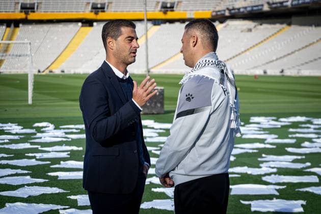 Catalunya coach Gerard Lopez and Palestine coach Ihab Abu Jazar stand together before kickoff, presenting 400 white shirts one for each of the 400 lives lost in Gaza In Barcelona, Barcelona, Spain, on November 17 2025 Photo by Felipe Mondino Copyright: x@FELIPExMONDINOx
