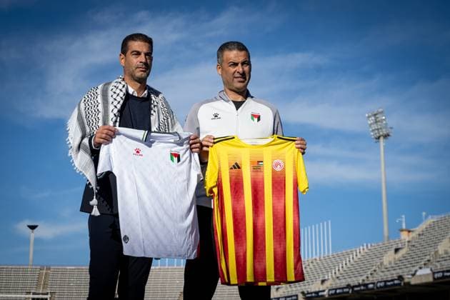 Catalunya coach Gerard Lopez and Palestine coach Ihab Abu Jazar stand together before kickoff, presenting 400 white shirts one for each of the 400 lives lost in Gaza In Barcelona, Barcelona, Spain, on November 17 2025 Photo by Felipe Mondino Copyright: x@FELIPExMONDINOx