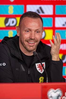 Football - FIFA World Cup, WM, Weltmeisterschaft, Fussball 2026 - Qualifying - Group J - Wales v North Macedonia - MD-1 CARDIFF, WALES - Monday, November 17, 2025: Wales manager Craig Bellamy during a press conference, PK, Pressekonferenz at the Vale Resort ahead of the FIFA World Cup Qualifying Group J match between Wales and North Macedonia. (Photo by David Rawcliffe Propaganda) CARDIFF Cardiff City Stadium CARDIFF WALES  Copyright: xDavidxRawcliffex P2025-11-17-Wales_North_Macedonia_MD_1-86