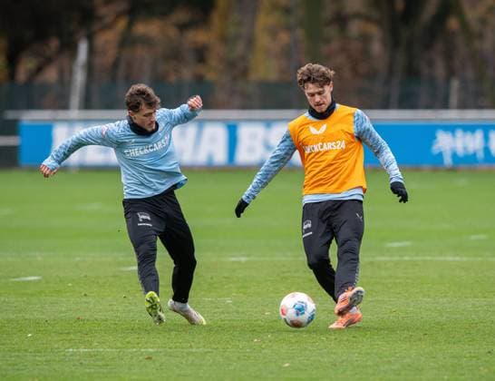 Soccer, Men, Season 2025 26, 2 Bundesliga, Hertha BSC, Training, f l Maurice Krattenmacher Hertha BSC , Linus Gechter Hertha BSC , 17 11 2025, Copyright: xSebastianxRäppold MatthiasxKochx