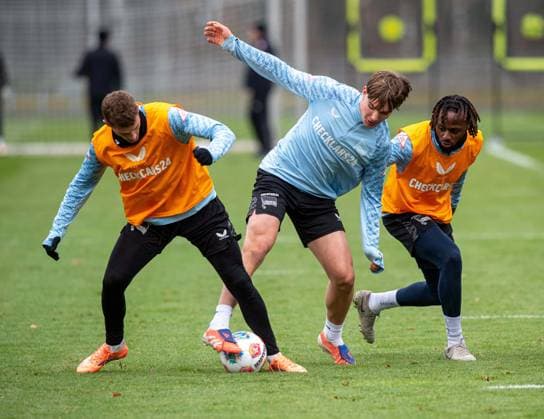 Soccer, Men, Season 2025 26, 2 Bundesliga, Hertha BSC, Training, f l Michael Cuisance Hertha BSC , Kennet Eichhorn Hertha BSC , Deyovaisio Zeefuik Hertha BSC , 17 11 2025, Copyright: xSebastianxRäppold MatthiasxKochx