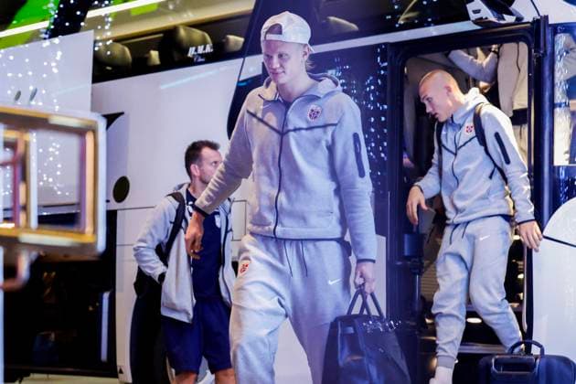 Folk festival after World Cup qualification Oslo 20251117 The Norwegian men s national football team arrives at the hotel at Storo The men s national team awaits a public celebration at Radhusplassen after the victory in the World Cup qualifying match in football between Norway and Italy at San Siro Photo Jonas Been Henriksen NTB Oslo Norway EDITORIAL USE ONLY RESTRICTED USE FOR BETTING COMPANIES  Copyright: xJonasxBeenxHenriksenx xNTBx