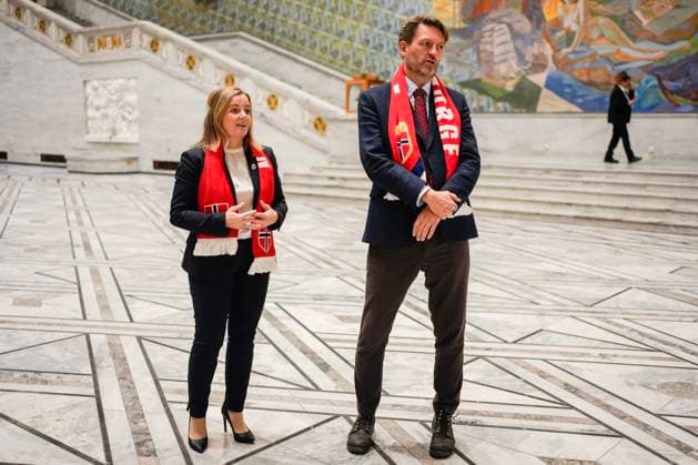 Folk festival after World Cup qualification Oslo 20251117 City Councillor Eirik Lae Solberg and Anita Leirvik North arrive at the reception at the City Hall The men s national team awaits a public celebration at the City Hall Square after the victory in the World Cup qualifying match in football between Norway and Italy at San Siro Photo Terje Pedersen NTB Oslo Norway EDITORIAL USE ONLY RESTRICTED USE FOR BETTING COMPANIES  Copyright: xTerjexPedersenx xNTBx