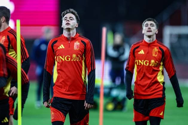Belgium s Maxim De Cuyper and Belgium s Alexis Saelemaekers pictured during a training session of the Red Devils, the Belgian national soccer team, in Liege on Monday 17 November 2025. The team is preparing for its last World Cup 2026 qualification match against Liechtenstein tomorrow. BRUNOxFAHY  x142231939x