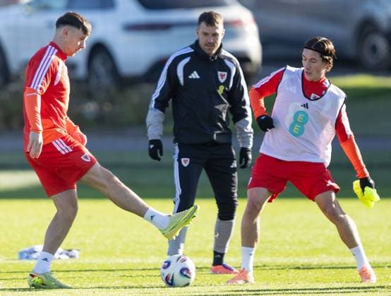 Wales Training Mark Harris (L) Aaron Ramsey (C) and Harry Wilson (R) battle for the ball during the Wales Training session at The Vale Resort, Hensol UK Newspapers OUT Copyright: xKaraxThomasx FIL-22511-0036