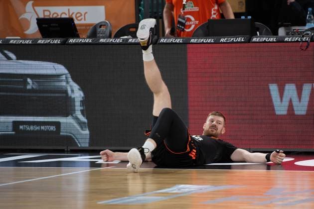 GER, Basketball, BBL Cup, Quarter-final, Rasta Vechta vs EWE Baskets Oldenburg 17 11 2025, Rasta Dome, Vechta, GER, BBL Cup, Quarter-final, Rasta Vechta vs EWE Baskets Oldenburg, pictured warming up Luc VAN SLOOTEN Rasta Vechta 6 nordphotoxgmbhx xRojahn nph00310