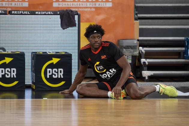GER, Basketball, BBL Pokal, Quarterfinal, Rasta Vechta vs EWE Baskets Oldenburg 17 11 2025, Rasta Dome, Vechta, GER, BBL Pokal, Quarterfinal, Rasta Vechta vs EWE Baskets Oldenburg, in the picture at the warm up Malcolm DANDRIDGE Rasta Vechta 23 nordphotoxgmbhx xRojahn nph00310
