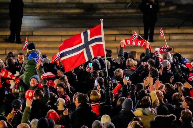 Public Celebration after Norway qualifies for the World Cup Oslo 20251117 The audience waits for the men s national team at the town hall square after the victory in the World Cup qualifying match in football between Norway and Italy at San Siro Photo Heiko Junge NTB Oslo Norway EDITORIAL USE ONLY RESTRICTED USE FOR BETTING COMPANIES  Copyright: xHeikoxJungex xNTBx