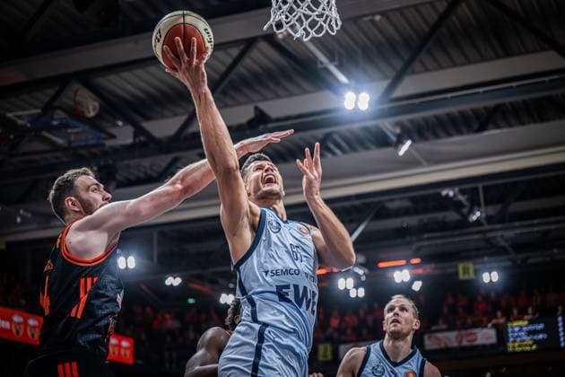 1 Basketball Bundesliga, easyCredit BBL, Season 2025 2026, Men, Cup quarter-finals, 17 11 2025, RASTA Vechta EWE Baskets Oldenburg Filip Stanic 65 EWE Baskets Oldenburg at the Korbleger Vechta RASTA Dome Lower Saxony Germany