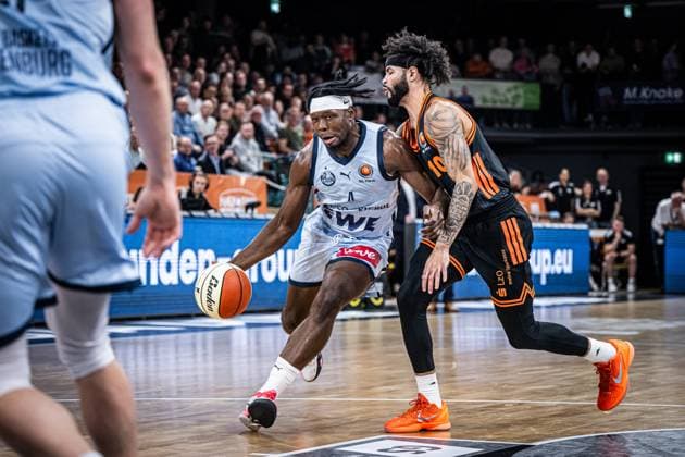 1 Basketball Bundesliga, easyCredit BBL, Season 2025 2026, Men, Cup quarter-finals, 17 11 2025, RASTA Vechta EWE Baskets Oldenburg Brian Fobbs 4 EWE Baskets Oldenburg in action Vechta RASTA Dome Lower Saxony Germany