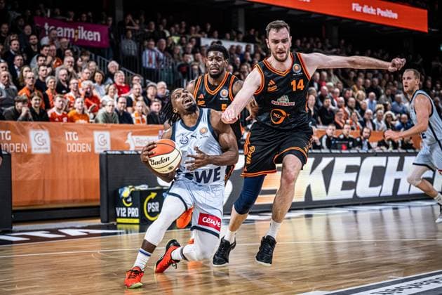 1 Basketball Bundesliga, easyCredit BBL, Season 2025 2026, Men, Cup quarter-finals, 17 11 2025, RASTA Vechta EWE Baskets Oldenburg Christopher Clemons 3 EWE Baskets Oldenburg in action Vechta RASTA Dome Lower Saxony Germany