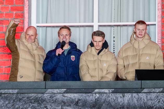 Folk festival after World Cup qualification Oslo 20251117 The Norwegian men s national football team greets the people from the city hall balcony after the victory in the World Cup qualifying match between Norway and Italy at San Siro Photo Heiko Junge NTB Oslo Norway EDITORIAL USE ONLY RESTRICTED USE FOR BETTING COMPANIES  Copyright: xHeikoxJungex xNTBx