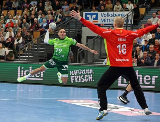 17 11 2025, xovx, Handball Daikin Handball Bundesliga, HSG Wetzlar VfL Gummersbach v l Ahmet Nafea HSG Wetzlar , Bertram Obling VfL Gummersbach Wetzlar Buderus Arena Hessen Germany EN