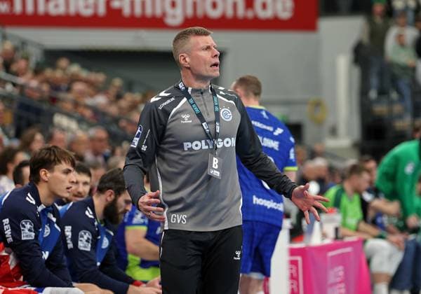 17 11 2025, xovx, Handball Daikin Handball Bundesliga, HSG Wetzlar VfL Gummersbach Coach Gudjon Valur Sigurdsson VfL Gummersbach Wetzlar Buderus Arena Hessen Germany EN