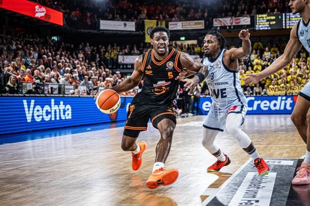 1 Basketball Bundesliga, easyCredit BBL, Season 2025 2026, Men, Cup quarter-finals, 17 11 2025, RASTA Vechta EWE Baskets Oldenburg TJ Bamba 5 RASTA Vechta in action Vechta RASTA Dome Lower Saxony Germany