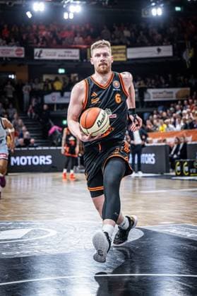 1 Basketball Bundesliga, easyCredit BBL, Season 2025 2026, Men, Cup quarter-finals, 17 11 2025, RASTA Vechta EWE Baskets Oldenburg Luc van Slooten 6 RASTA Vechta in action Vechta RASTA Dome Lower Saxony Germany