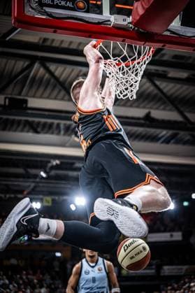 1 Basketball Bundesliga, easyCredit BBL, Season 2025 2026, Men, Cup quarter-finals, 17 11 2025, RASTA Vechta EWE Baskets Oldenburg Luc van Slooten 6 RASTA Vechta at the Dunk Vechta RASTA Dome Lower Saxony Germany