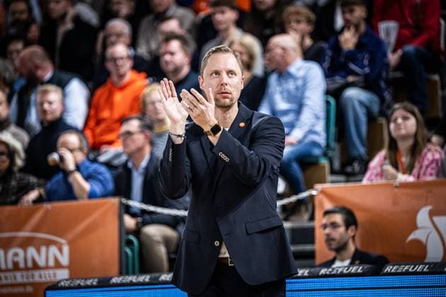1 Basketball Bundesliga, easyCredit BBL, Season 2025 2026, Men, Cup quarter-finals, 17 11 2025, RASTA Vechta EWE Baskets Oldenburg Christian Held Head Coach RASTA Vechta during the game Vechta RASTA Dome Lower Saxony Germany