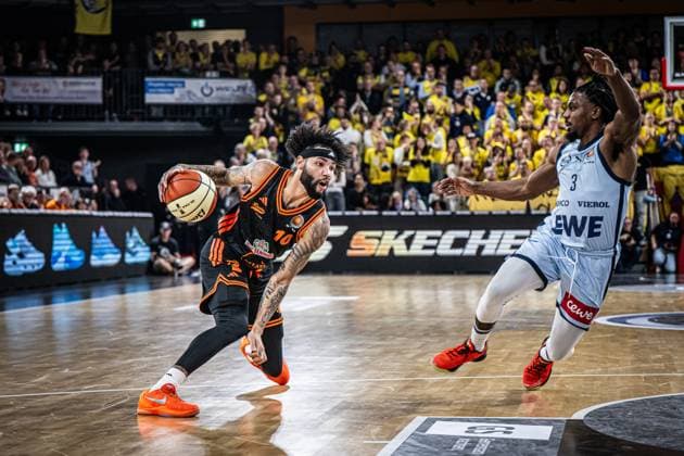 1 Basketball Bundesliga, easyCredit BBL, Season 2025 2026, Men, Cup quarter-finals, 17 11 2025, RASTA Vechta EWE Baskets Oldenburg Tevin Brown 10 RASTA Vechta al Vechta RASTA Dome Lower Saxony Germany