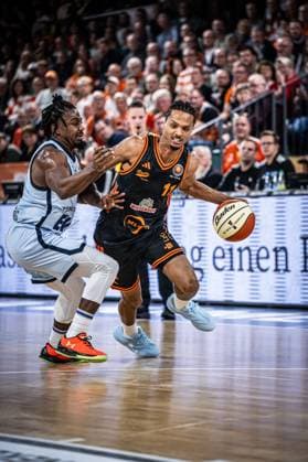 1 Basketball Bundesliga, easyCredit BBL, Season 2025 2026, Men, Cup quarter-finals, 17 11 2025, RASTA Vechta EWE Baskets Oldenburg Alonzo Verge 11 RASTA Vechta in action Vechta RASTA Dome Lower Saxony Germany