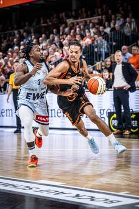 1 Basketball Bundesliga, easyCredit BBL, Season 2025 2026, Men, Cup quarter-finals, 17 11 2025, RASTA Vechta EWE Baskets Oldenburg Alonzo Verge 11 RASTA Vechta in action Vechta RASTA Dome Lower Saxony Germany