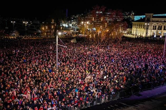 Folk festival after World Cup qualification Oslo 20251117 The Norwegian men s national team is welcomed at the City Hall The men s national team awaits a public celebration at the City Hall Square after the victory in the World Cup qualifying match in football between Norway and Italy at San Siro Photo Terje Pedersen NTB Oslo Norway EDITORIAL USE ONLY RESTRICTED USE FOR BETTING COMPANIES  Copyright: xTerjexPedersenx xNTBx