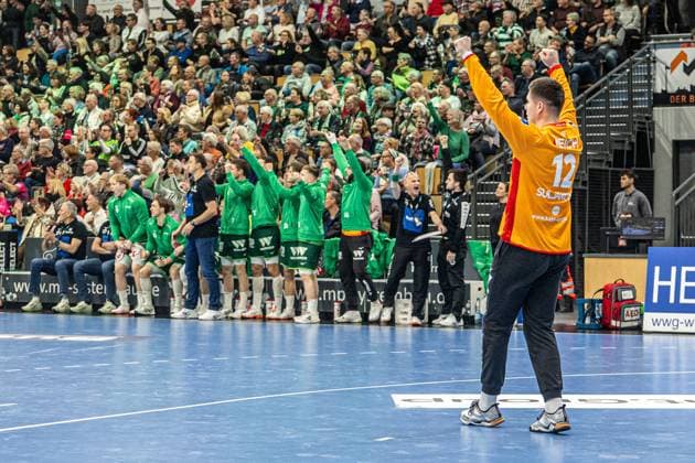 Aladin Suljakovic HSG Wetzlar, 12 cheers GER, HSG Wetzlar vs VfL Gummersbach, Handball, 1 Bundesliga Men, Matchday 12, Season 2025 2026, 17 11 2025 GER, HSG Wetzlar vs VfL Gummersbach, Handball, 1 Bundesliga Men, Matchday 12, Season 2025 2026, 17 11 2025 Wetzlar Copyright: xEibner-Pressefoto GerhardxWingenx EP_GWR