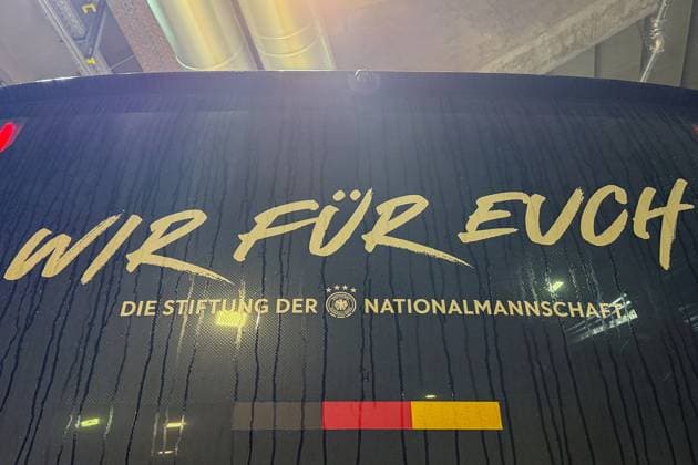 Motto on the German team bus We for you Leipzig 17 11 2025 Germany vs Slovakia, World Cup qualification, match day 6