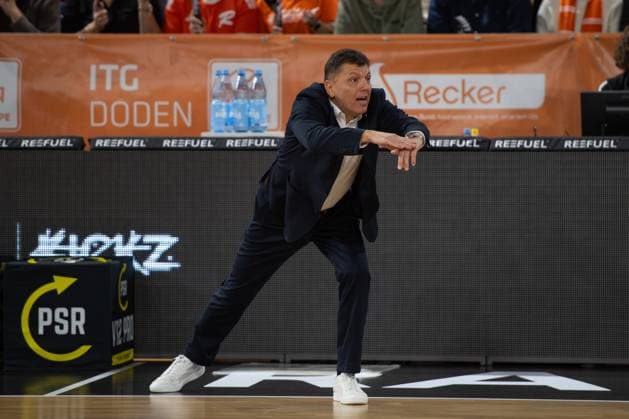 GER, Basketball, BBL Cup, Quarterfinals, Rasta Vechta vs EWE Baskets Oldenburg 17 11 2025, Rasta Dome, Vechta, GER, BBL Cup, Quarterfinals, Rasta Vechta vs EWE Baskets Oldenburg, pictured in action Pedrag KRUNIC EWE Baskets Oldenburg Head Coach Head Coach nordphotoxgmbhx xRojahn nph00310