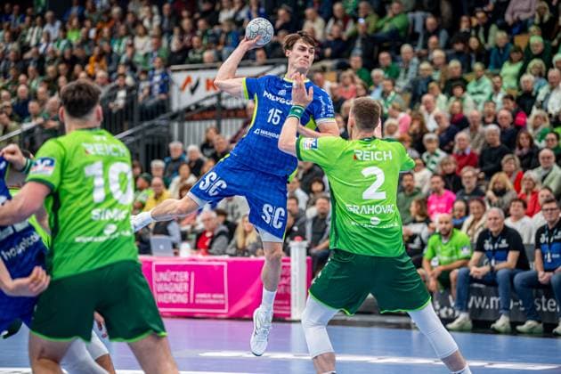 Handball Bundesliga HSG Wetzlar VfL Gummersbach, 17 11 25 Miro Schluroff VfL Gummersbach, 15 , Nikola Grahovac HSG Wetzlar, 2 , Josip Simic HSG Wetzlar, 10 Handball Bundesliga HSG Wetzlar VfL Gummersbach Wetzlar, 17 11 25 Copyright: xBEAUTIFULxSPORTS Roeczeyx