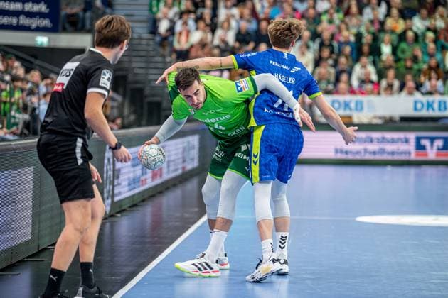 Handball Bundesliga HSG Wetzlar VfL Gummersbach, 17 11 25 Filip Vistorop HSG Wetzlar, 4 , Mathis Häseler VfL Gummersbach, 11 Handball Bundesliga HSG Wetzlar VfL Gummersbach Wetzlar, 17 11 25 Copyright: xBEAUTIFULxSPORTS Roeczeyx