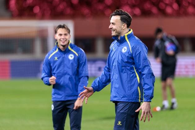 SOCCER - FIFA WC quali, AUT vs BIH VIENNA,AUSTRIA,17.NOV.25 - FIFA World Cup, WM, Weltmeisterschaft, Fussball 2026, European Qualifiers, group stage, OEFB international match, Länderspiel, Nationalmannschaft Austria vs Bosnia and Herzegovina, preview, training BIH. Image shows Amar Dedic and Haris Tabakovic (BIH). GEPAxpictures xArminxRauthner