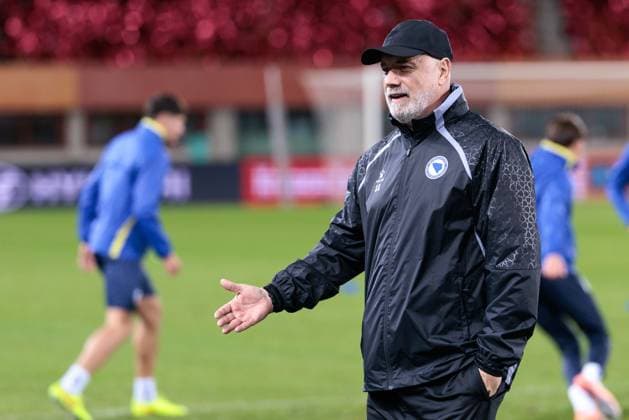 SOCCER - FIFA WC quali, AUT vs BIH VIENNA,AUSTRIA,17.NOV.25 - FIFA World Cup, WM, Weltmeisterschaft, Fussball 2026, European Qualifiers, group stage, OEFB international match, Länderspiel, Nationalmannschaft Austria vs Bosnia and Herzegovina, preview, training BIH. Image shows head coach Sergej Barbarez (BIH). GEPAxpictures xArminxRauthner
