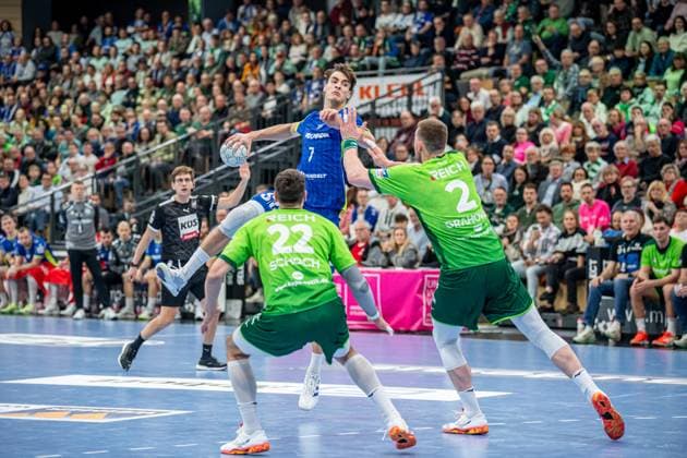 Handball Bundesliga HSG Wetzlar VfL Gummersbach, 17 11 25 Julian Köster VfL Gummersbach, 7 , Nikola Grahovac HSG Wetzlar, 2 , Jona Schoch HSG Wetzlar, 22 Handball Bundesliga HSG Wetzlar VfL Gummersbach Wetzlar, 17 11 25 Copyright: xBEAUTIFULxSPORTS Roeczeyx