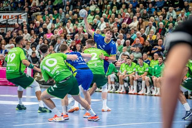 Handball Bundesliga HSG Wetzlar VfL Gummersbach, 17 11 25 Julian Köster VfL Gummersbach, 7 , Kristjan Horzen VfL Gummersbach, 27 , Josip Simic HSG Wetzlar, 10 , Nikola Grahovac HSG Wetzlar, 2 Handball Bundesliga HSG Wetzlar VfL Gummersbach Wetzlar, 17 11 25 Copyright: xBEAUTIFULxSPORTS Roeczeyx