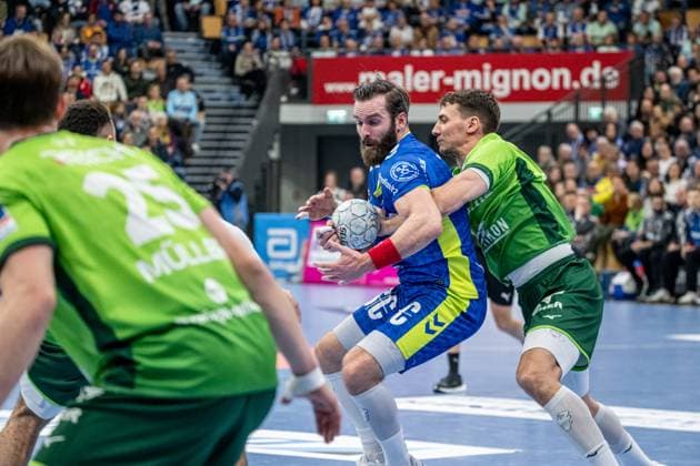 Handball Bundesliga HSG Wetzlar VfL Gummersbach, 17 11 25 Teitur Oern Einarsson VfL Gummersbach, 14 , Josip Simic HSG Wetzlar, 10 Handball Bundesliga HSG Wetzlar VfL Gummersbach Wetzlar, 17 11 25 Copyright: xBEAUTIFULxSPORTS Roeczeyx
