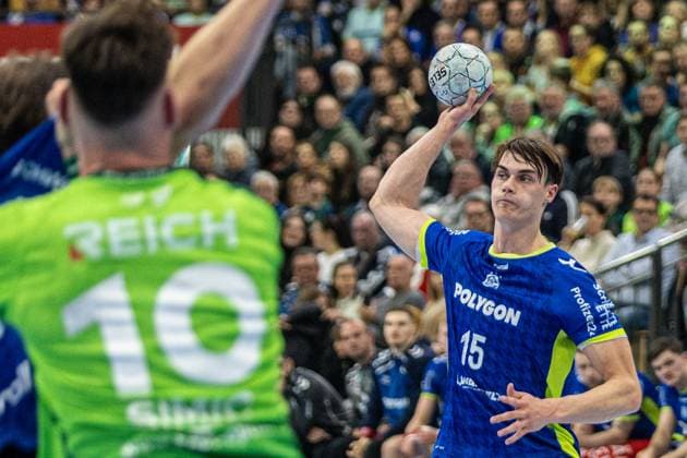Miro Schluroff VfL Gummersbach, 15 vs Josip Simic HSG Wetzlar, 10 GER, HSG Wetzlar vs VfL Gummersbach, Handball, 1 Bundesliga Men, Matchday 12, Season 2025 2026, 17 11 2025 GER, HSG Wetzlar vs VfL Gummersbach, Handball, 1 Bundesliga Men, Matchday 12, Season 2025 2026, 17 11 2025 Wetzlar Copyright: xEibner-Pressefoto GerhardxWingenx EP_GWR