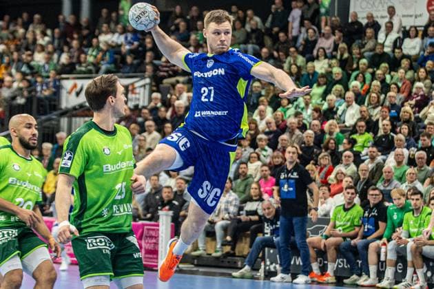 Kristjan Horzen VfL Gummersbach, 27 vs Justin Mueller HSG Wetzlar, 25 , David Cyrill Akakpo HSG Wetzlar, 20 GER, HSG Wetzlar vs VfL Gummersbach, Handball, 1 Bundesliga Men, Matchday 12, Season 2025 2026, 17 11 2025 GER, HSG Wetzlar vs VfL Gummersbach, Handball, 1 Bundesliga Men, Matchday 12, Season 2025 2026, 17 11 2025 Wetzlar Copyright: xEibner-Pressefoto GerhardxWingenx EP_GWR