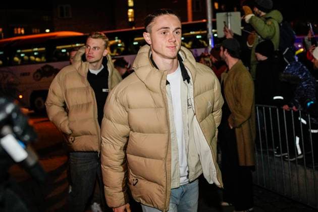 Folk festival after World Cup qualification Oslo 20251117 Erling Braut Haaland arrives at Carls pub to celebrate the World Cup qualification Photo Terje Bendiksby NTB Oslo Norway EDITORIAL USE ONLY RESTRICTED USE FOR BETTING COMPANIES  Copyright: xTerjexBendiksbyx xNTBx