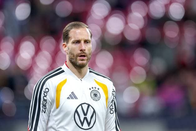 17 11 2025, Football, International match, World Cup Qualification Europe, Germany Slovakia, Red Bull Arena Leipzig , Matchday 10, Season 2025 2026 Goalkeeper Oliver Baumann GER 01 during warm-up training before the match Regulations prohibit any use of photographs as image sequences and or quasi video Sachsen Deutschland