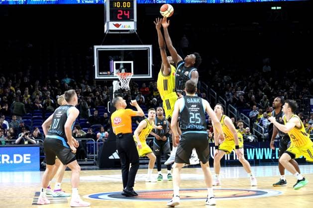 DEU, Cup quarterfinals, ALBA vs Bayern Muenchen, 17 11 2025, Uber Arena, Berlin, DEU, Cup quarterfinals, ALBA vs Bayern Muenchen, in the picture ALBA player, Norris Agbakoko ALBA Berlin 17 , Great Osobor Jena 1 nordphotoxGmbHx xEngler nph00076