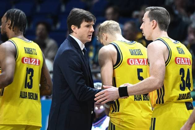 Pedro Calles ALBA Berlin, Head Coach GER, Alba Berlin vs Science City Jena, Basketball, BBL Pokal, Season 2025 2026, Fourth Final, 17 11 2025 GER, Alba Berlin vs Science City Jena, Basketball, BBL Pokal, Season 2025 2026, Fourth Final, 17 11 2025 Berlin Copyright: xEibner-Pressefoto RyanxSleimanx EP_RSN