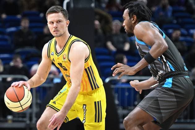 Martin Hermannsson ALBA Berlin, 15 GER, Alba Berlin vs Science City Jena, Basketball, BBL Pokal, 2025 2026 season, quarter-finals, 17 11 2025 GER, Alba Berlin vs Science City Jena, Basketball, BBL Pokal, 2025 2026 season, quarter-finals, 17 11 2025 Berlin Copyright: xEibner-Pressefoto RyanxSleimanx EP_RSN