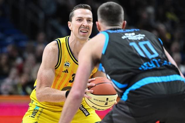 Justin Bean ALBA Berlin, 34 GER, Alba Berlin vs Science City Jena, Basketball, BBL Cup, 2025 2026 season, quarter-finals, 17 11 2025 GER, Alba Berlin vs Science City Jena, Basketball, BBL Cup, 2025 2026 season, quarter-finals, 17 11 2025 Berlin Copyright: xEibner-Pressefoto RyanxSleimanx EP_RSN