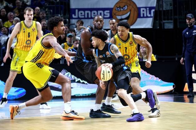 DEU, Cup quarterfinals, ALBA vs Bayern Muenchen, 17 11 2025, Uber Arena, Berlin, DEU, Cup quarterfinals, ALBA vs Bayern Muenchen, pictured Norris Agbakoko ALBA Berlin 17 , TJack Kayil ALBA Berlin 7 , avian Dunn Martin Jena 0 nordphotoxGmbHx xEngler nph00076